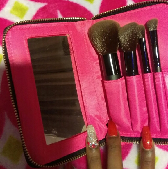 Victoria Secret Other - Victoria Secret brush set